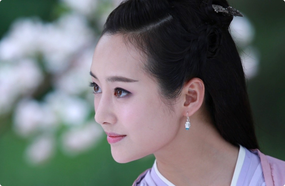 出场就惊艳观众!李纯凭《大生意人》出圈,37岁状态如少女