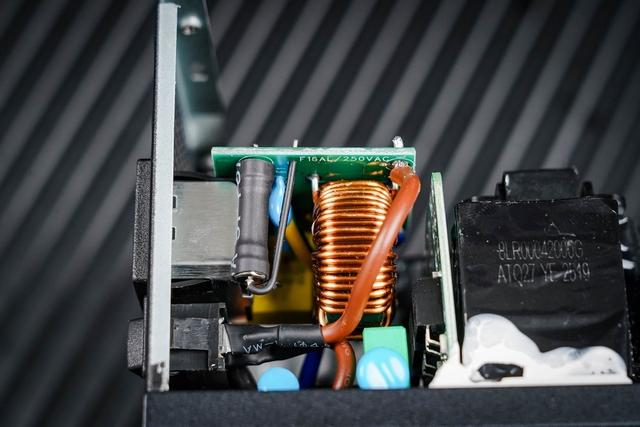 耕升星极破冰1000D电源评测 足千瓦超白金水准