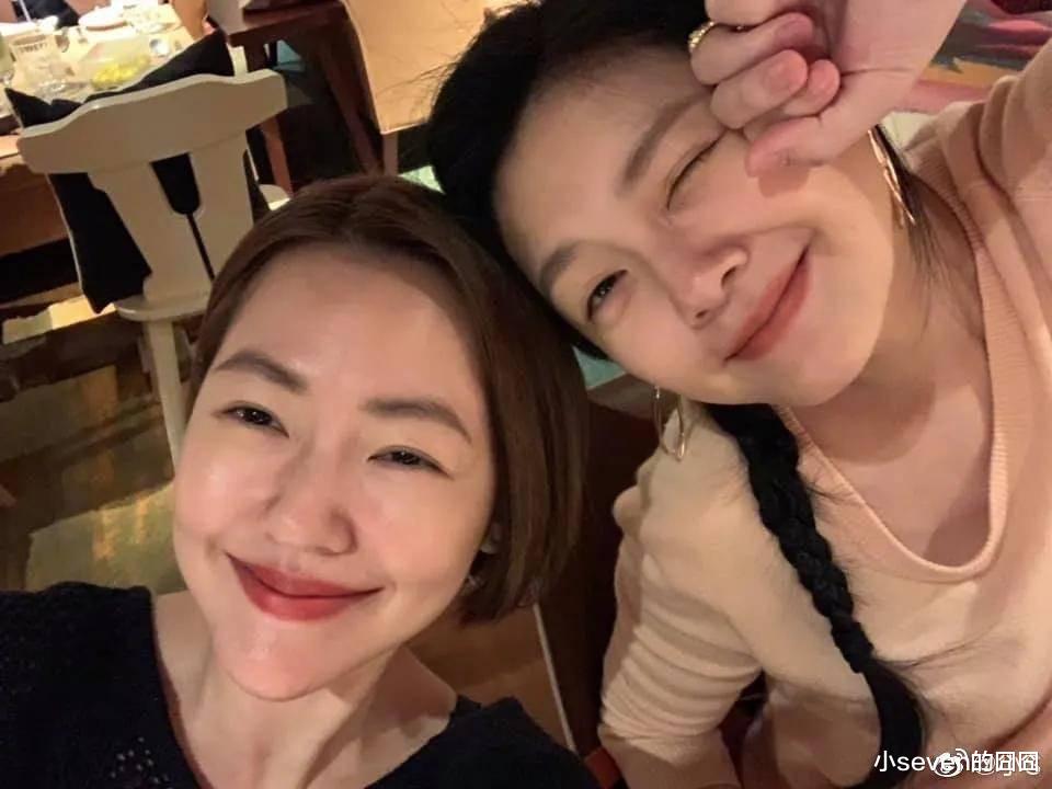小S近况曝光，47岁生日时回应媒体，好友晒合照看起来很温馨