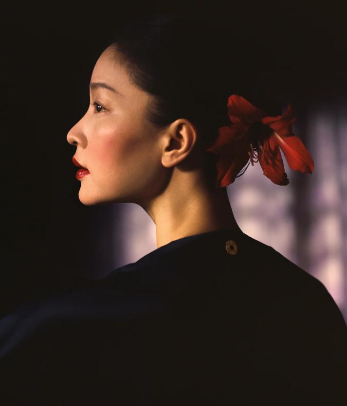 不靠发型遮丑，贴头皮封神 这五位骨相女星，露额露顶照样艳压群芳