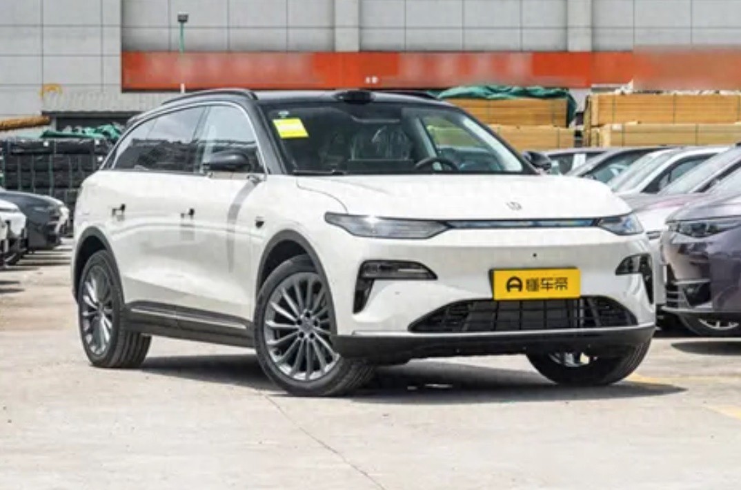 标配8295芯片加双叉臂，2026款零跑C11这波升级到底值不值？