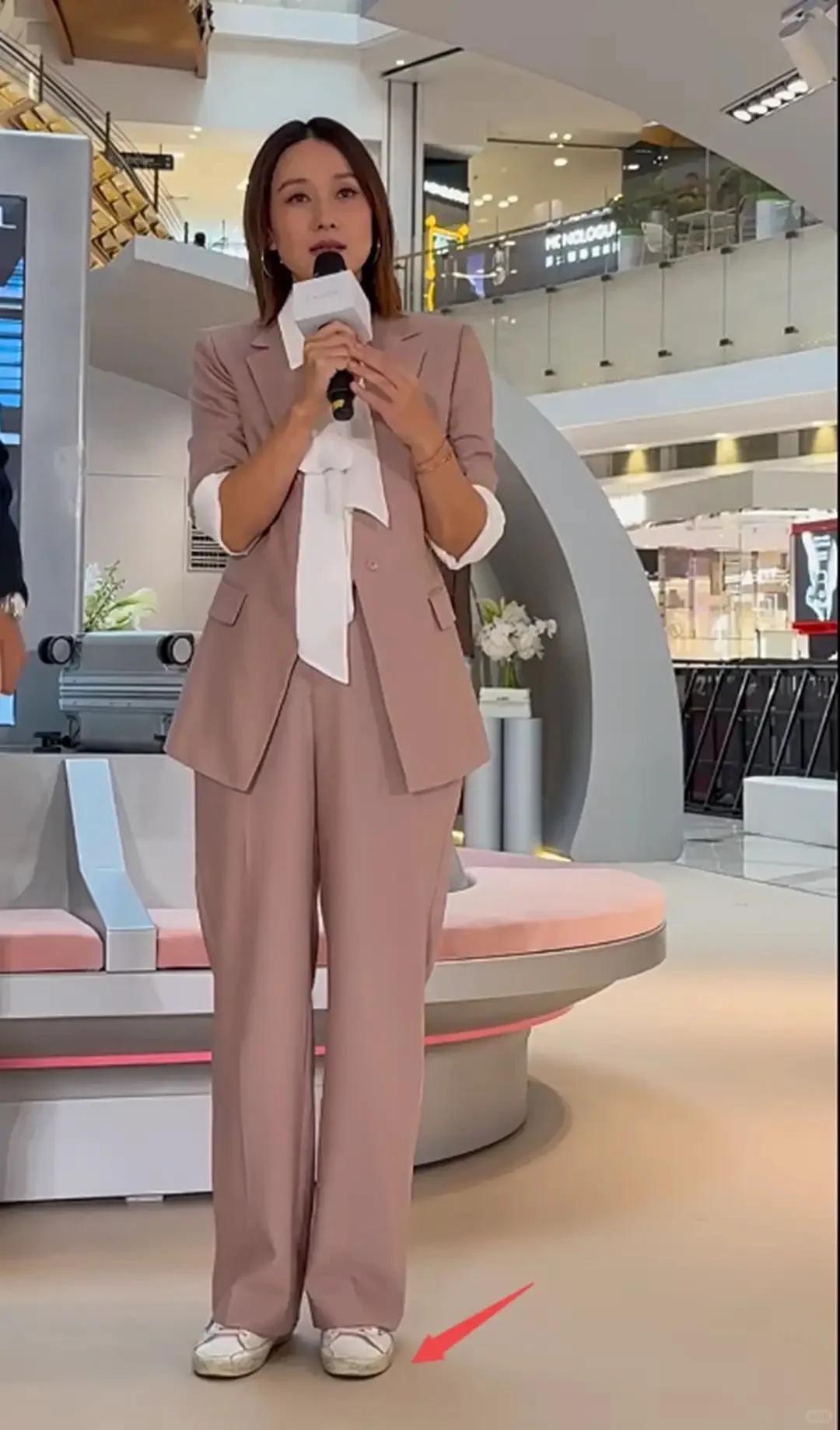 马伊琍出席活动：妆对了，衣服对了，鞋没对，4位数潮牌也拉后腿