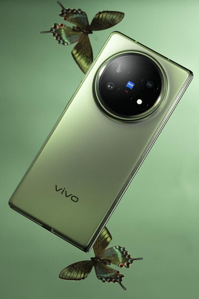 vivo X Fold5青松圖賞：輕盈如松，薄似松風
