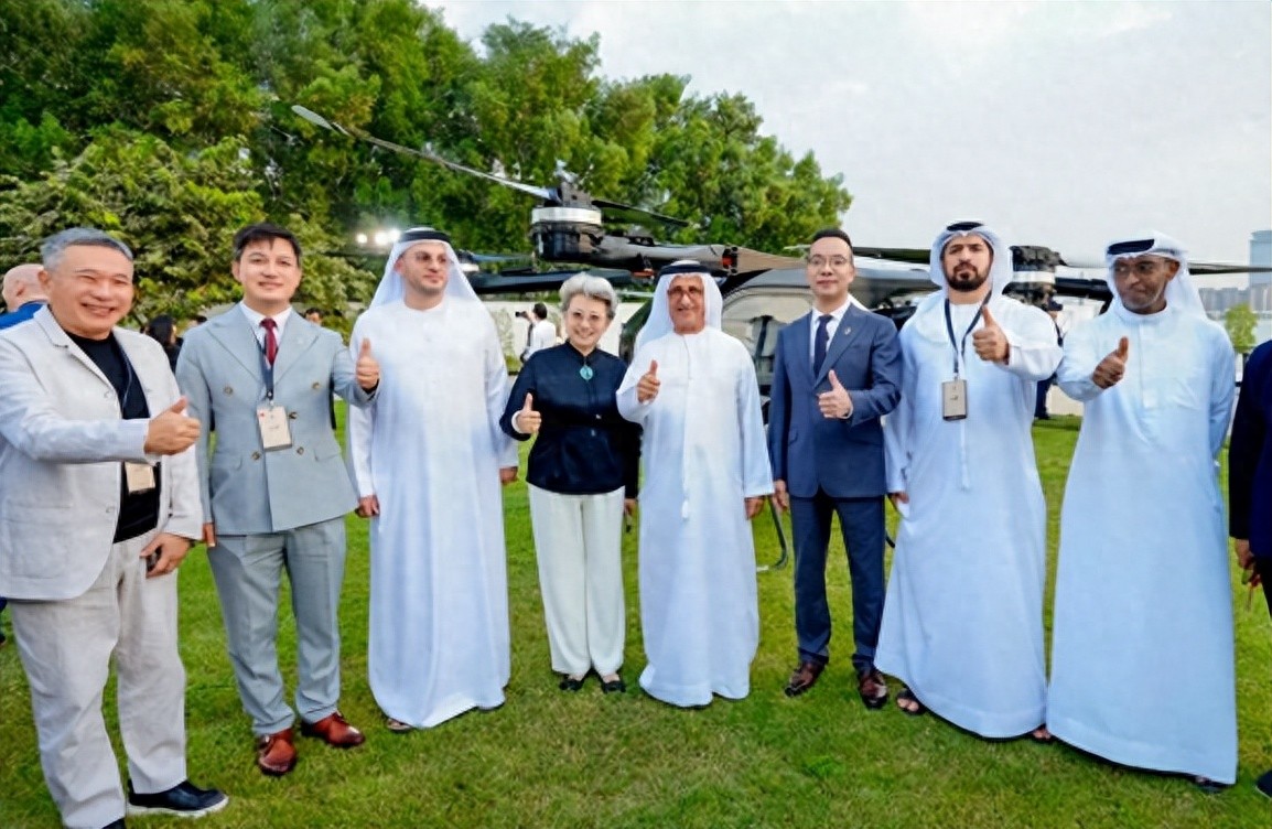 電視主持人拿下12億大單？國產飛行汽車巨頭出海，這次爆單了