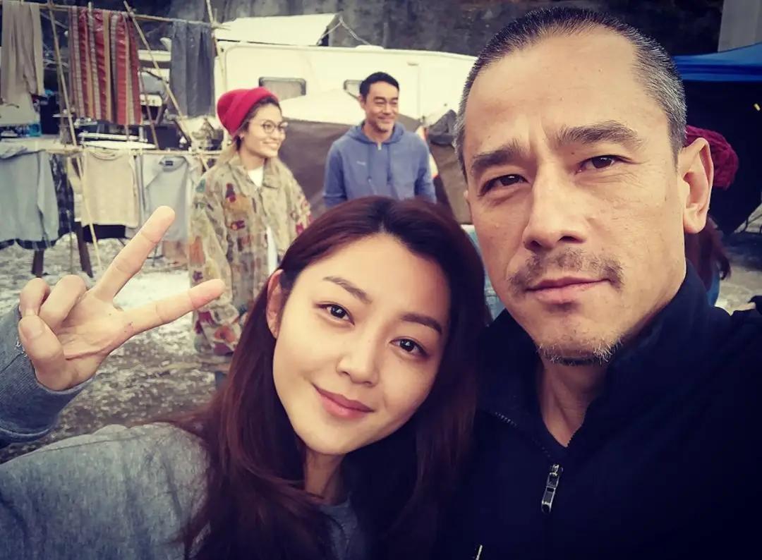 49岁混血星二代惊喜亮相TVB热播剧，男人味爆发！