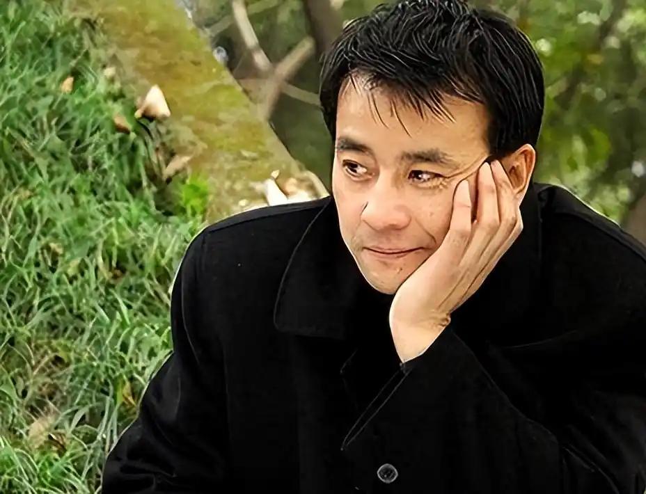 出道36年不温不火,娶小23岁郝蕾,助妻子战胜遗传病,48岁才当爹