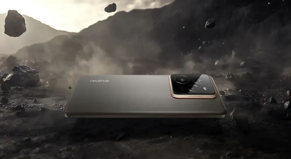 曝真我GT8 Pro沖高端，2K直屏+2億大底潛望