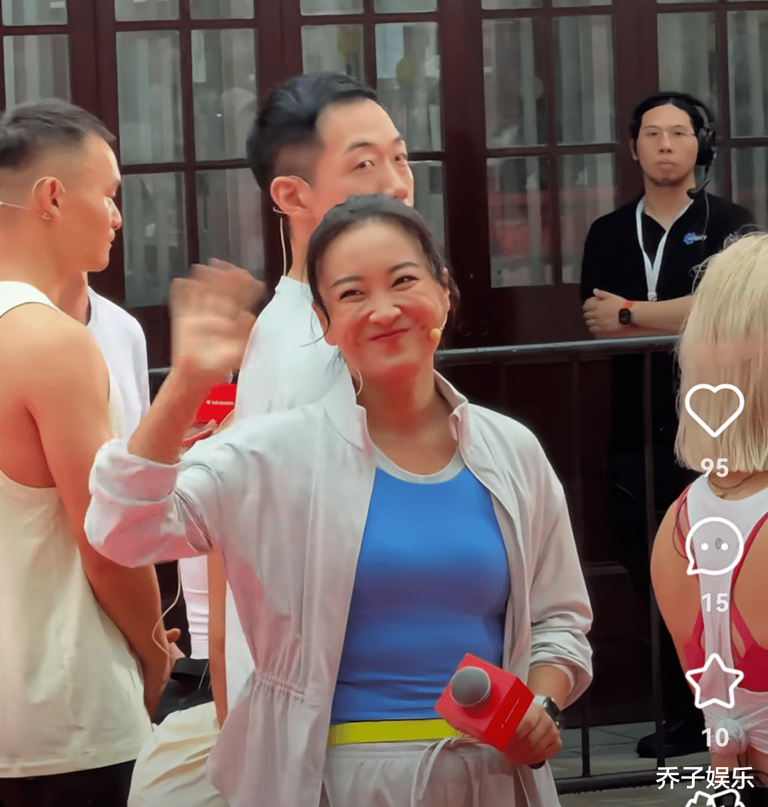 贾玲露面不光更瘦,状态也变更紧致了,是医美了吗?看腿就知道了