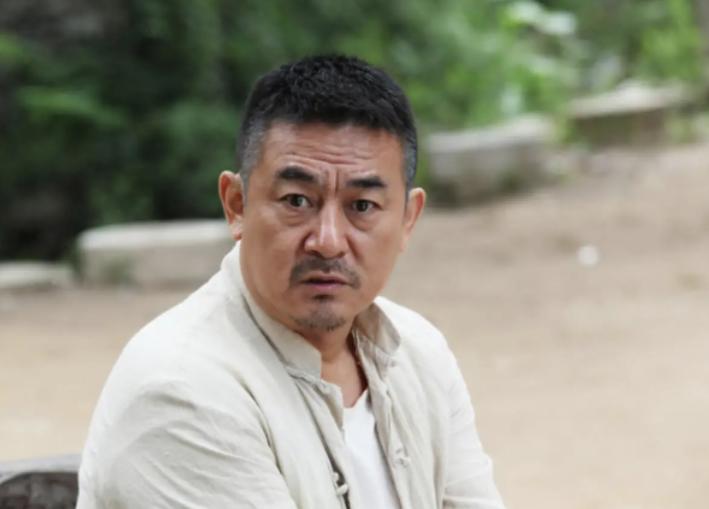 原来他们是夫妻,娶老师女儿恩爱31年,演完《归队》他又火了