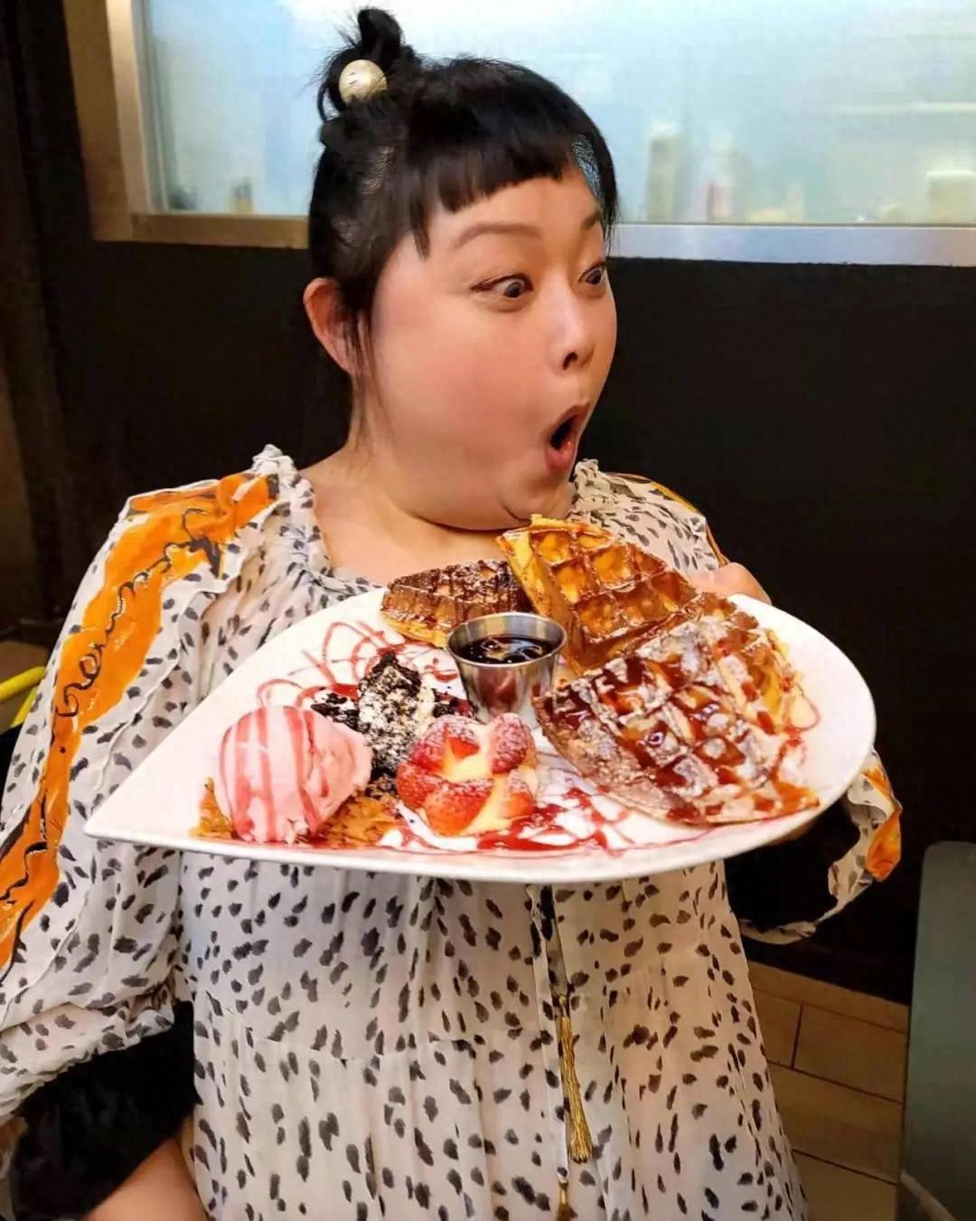 前TVB女星年初减肥达至最Fit状态，年底哭诉复胖暴饮暴食