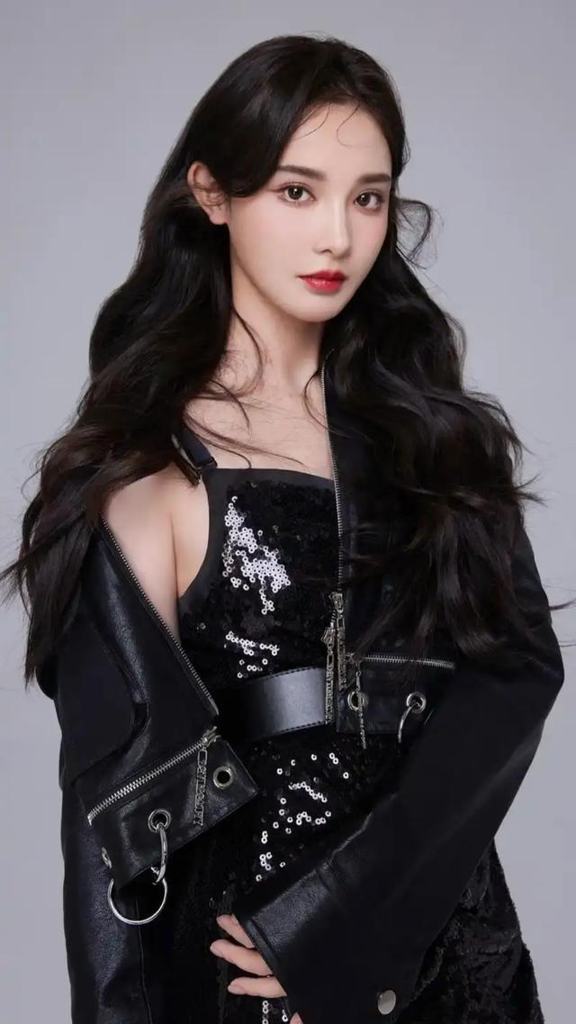 从主持新星到古风顶流的蜕变,毕业于中国传媒大学播音系。