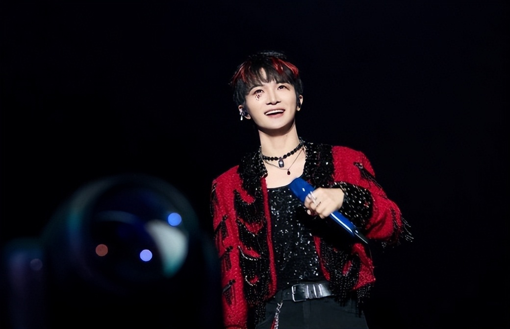 这一次，被香港文体旅局公开喊话的周深，让那英和整个乐坛沉默了