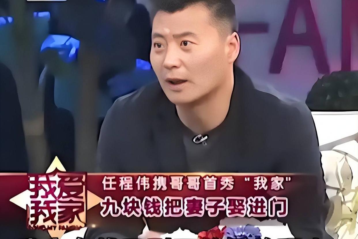 任程伟携妻子参加同学聚会，55岁黄蕾头发全白，和老公不像同辈人