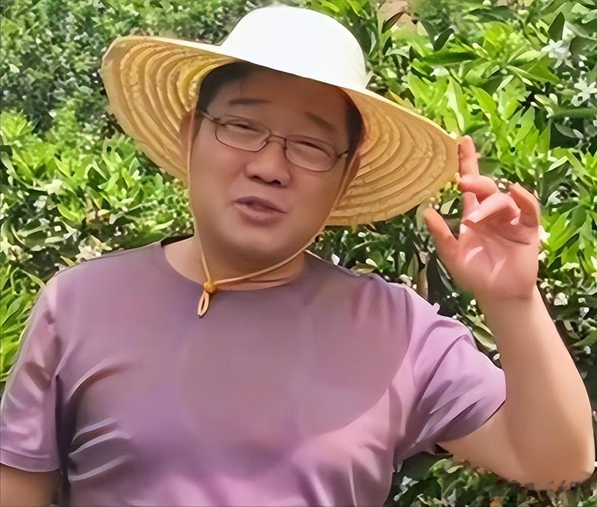 他是知名相声演员，当过主持人上过春晚，如今转行当网红很成功