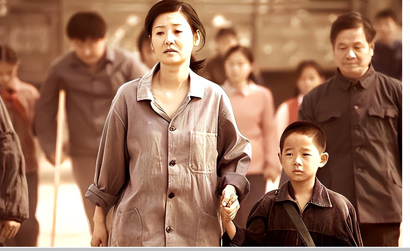 被王志文赶出门,嫁给冯小刚不生育,如今再看,她的窝囊才是清醒