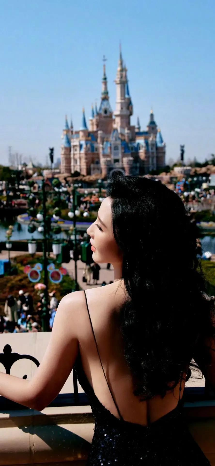 张萌,从演员到女星再到资本,一路生花!