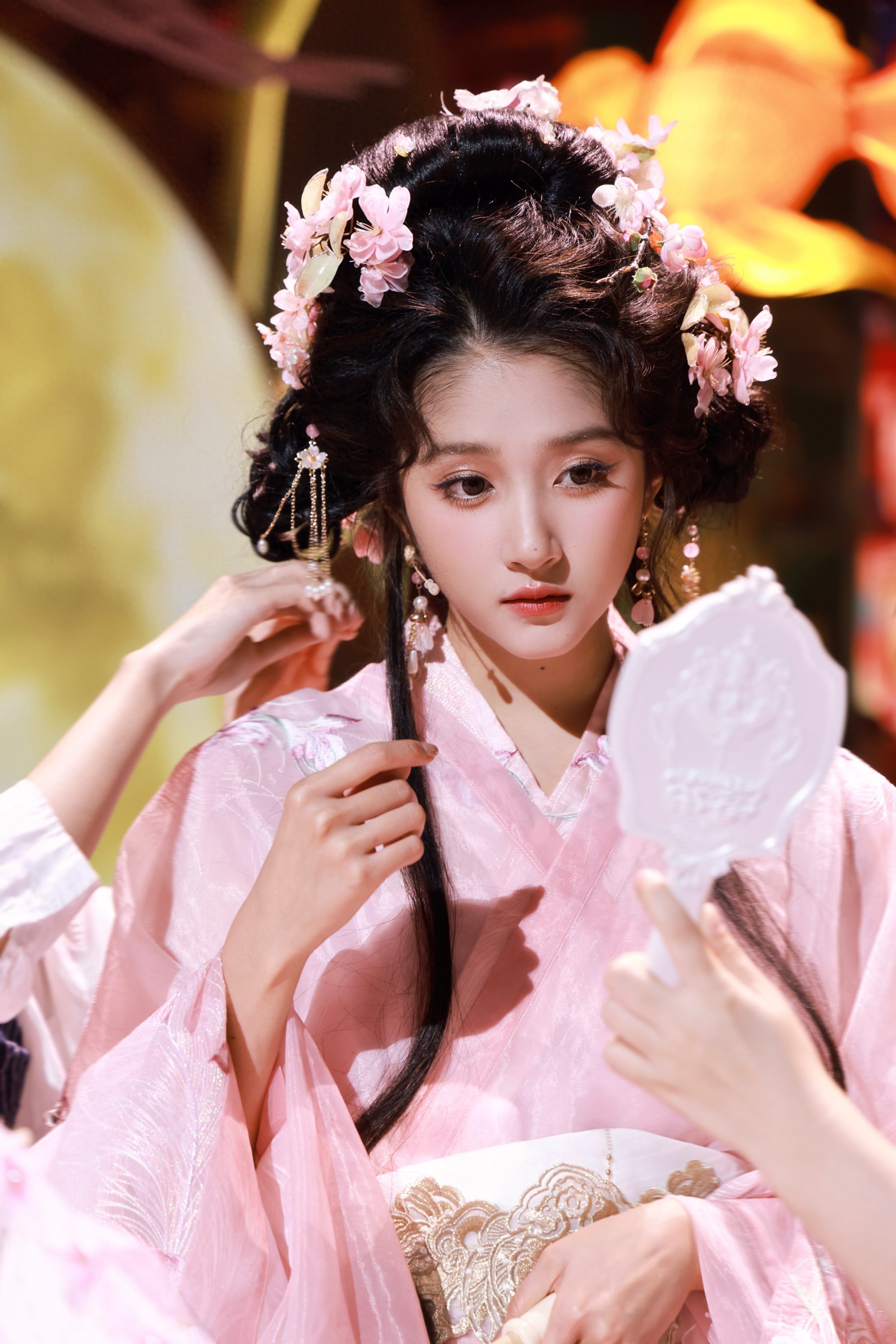 关晓彤《王牌对王牌》桃花妆造，又仙又萌