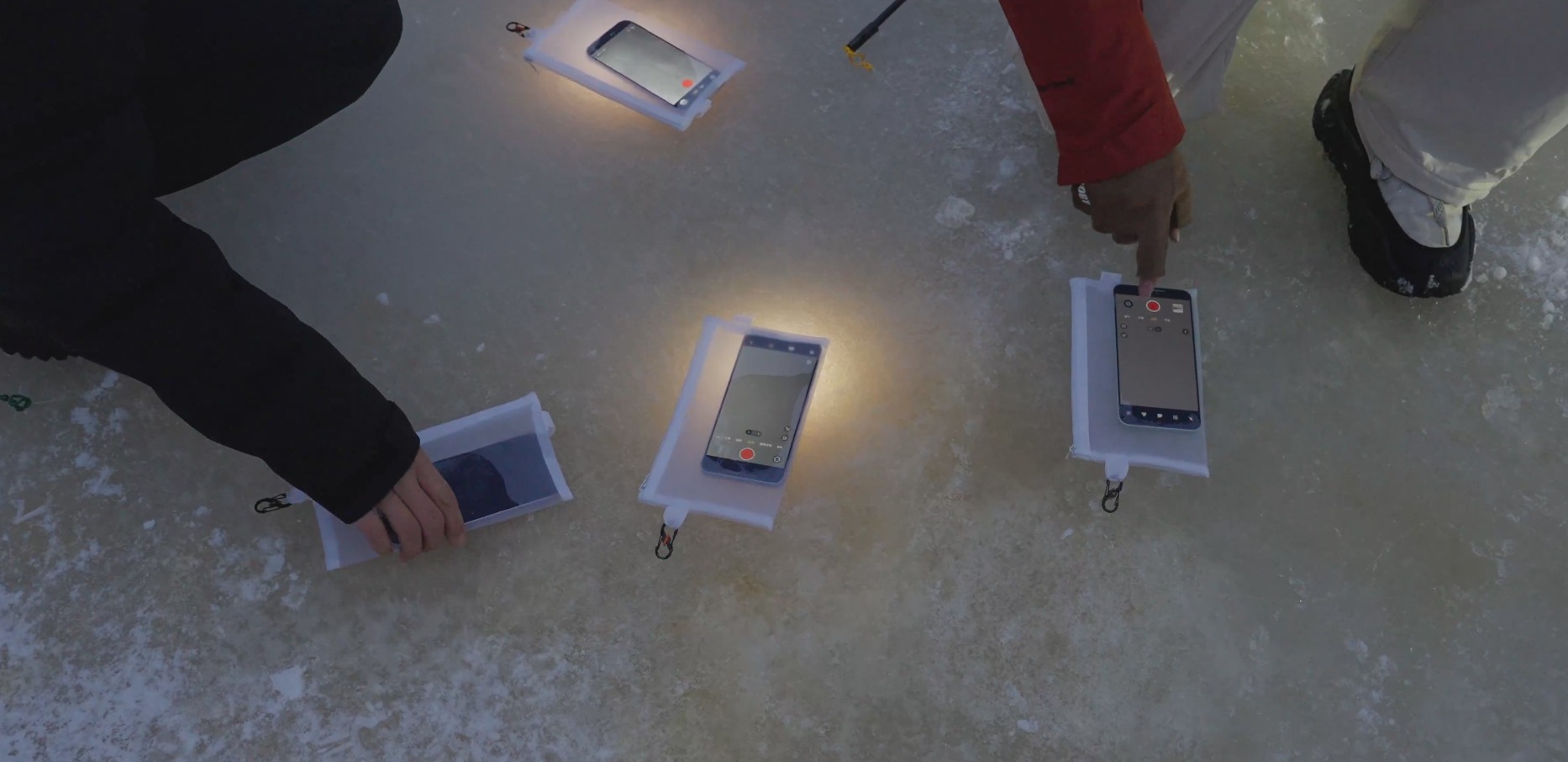 20米跌落+冰湖浸泡！手機在極寒防護可靠性試煉丨冬季大橫評·俄羅斯站