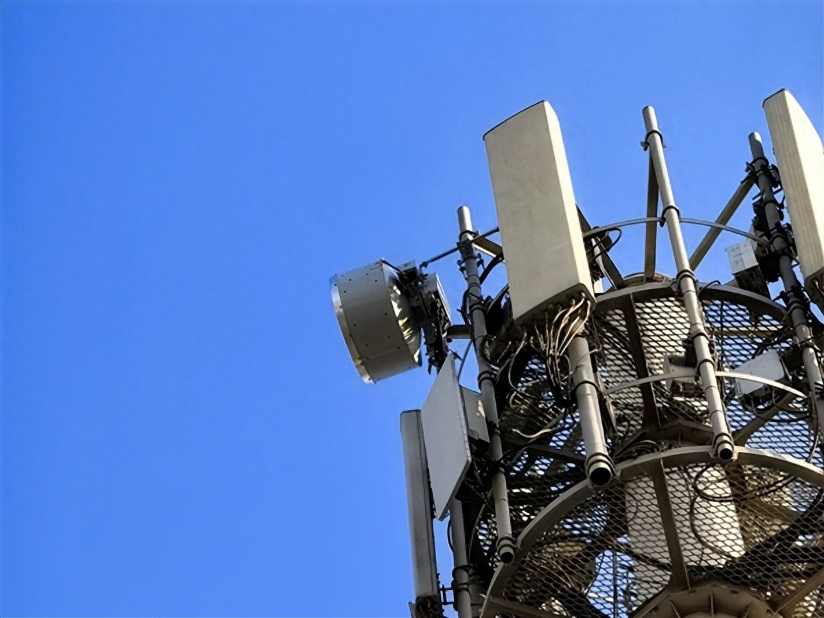 微波媲美光纖！華為25Gbps E-band技術首次5.5G規模化應用