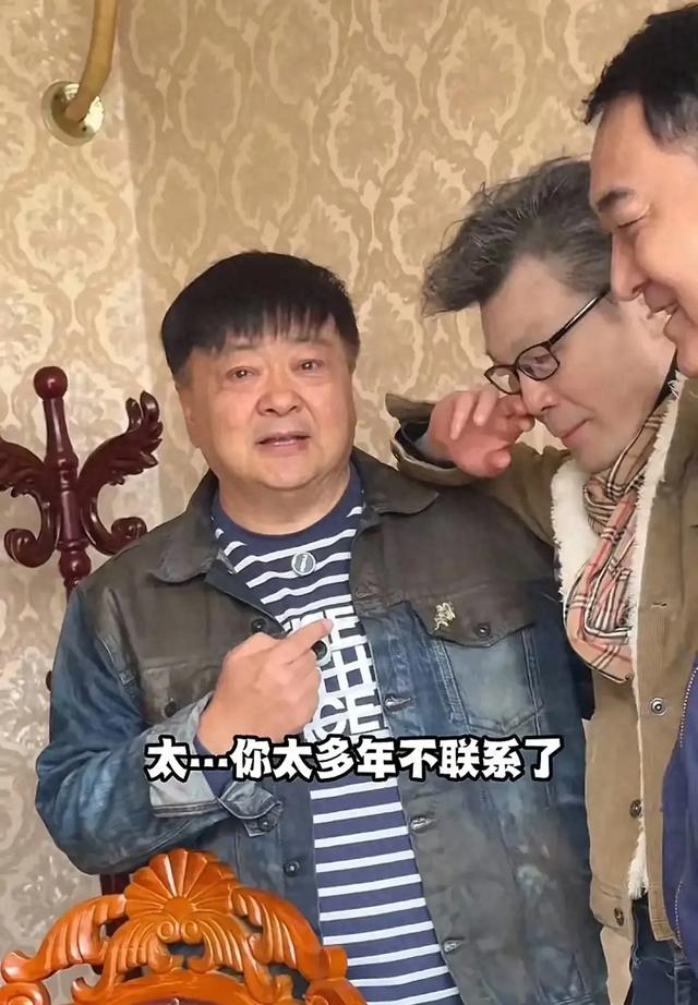 洪剑涛去河北看望李彬，58岁李彬满头白发很苍老，兄弟俩抱头痛哭