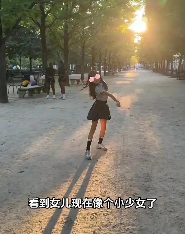 伊能静全家度假，秦昊宠女细节满满，米粒腿型吸睛