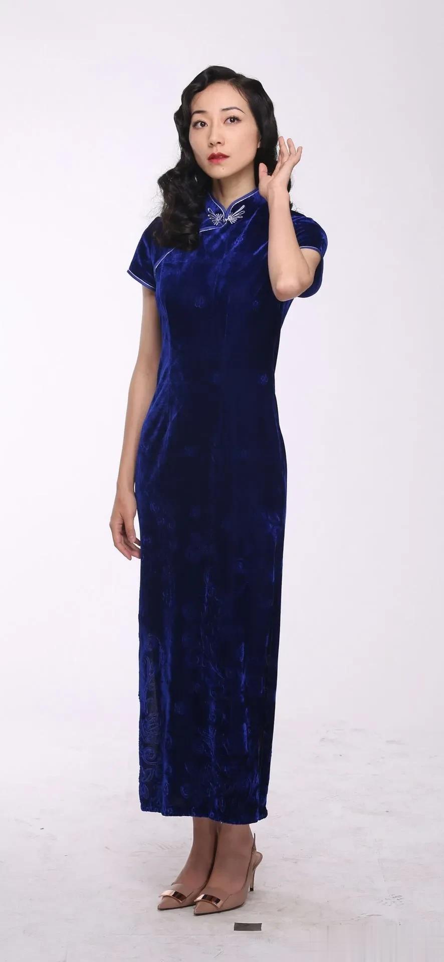 明星高清写真鉴赏｜韩雪，丝绒旗袍的复古韵味，宝蓝色太戳心