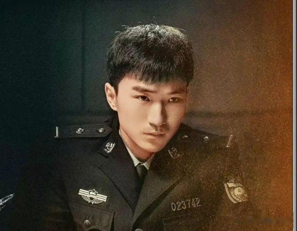 他颜值不输陈晓，演技不输朱亚文，演《大生意人》风头盖过男一号