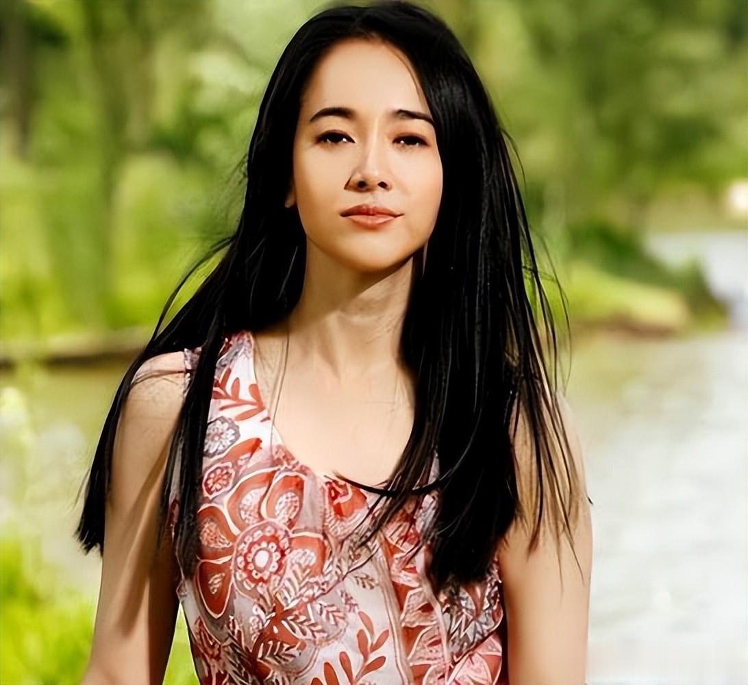 原来陈道明没说错，“丑闻缠身”的左小青，已走上另一条上坡路