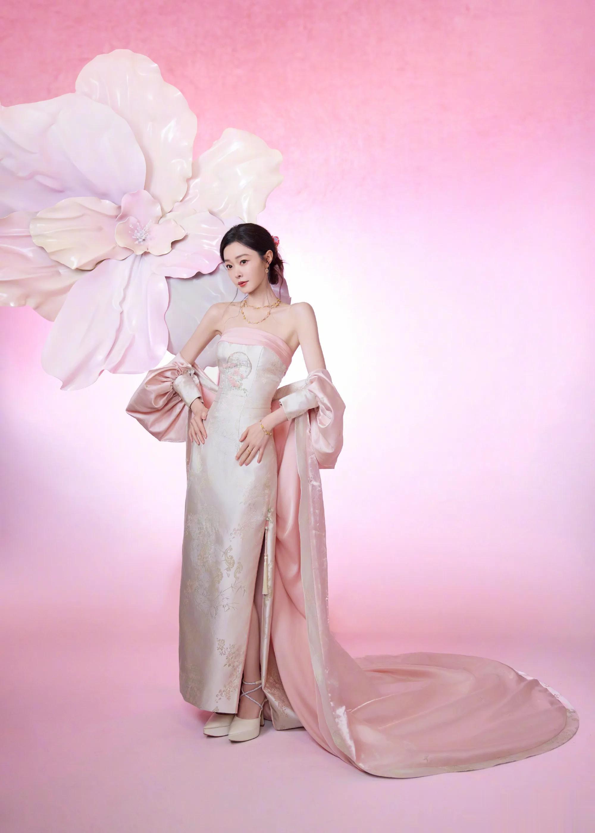 宋轶新中式抹胸连衣裙，好漂亮的花仙子