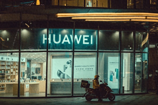 华为凭什么卖这么贵?没有华为,国产品牌能混?