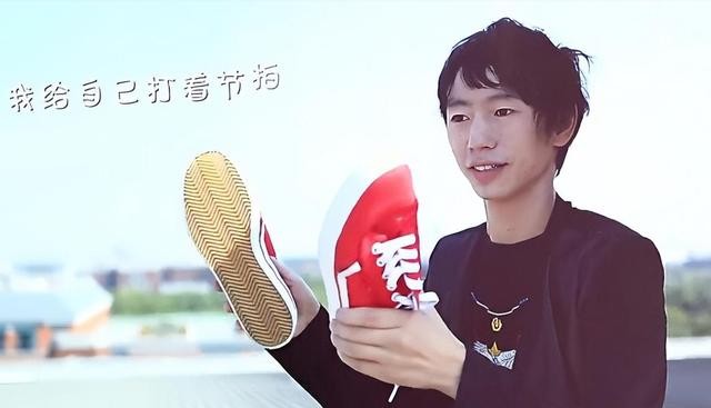 恬不知耻!一首代表作都没有,却能当乐坛顶流,这些小丑真不害臊