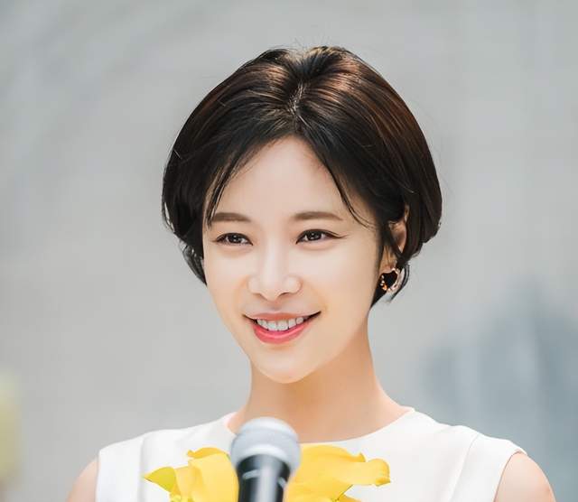 黄静茵透露和丈夫盲目结婚，生活不顺用疯狂购物排解，已掏空钱包