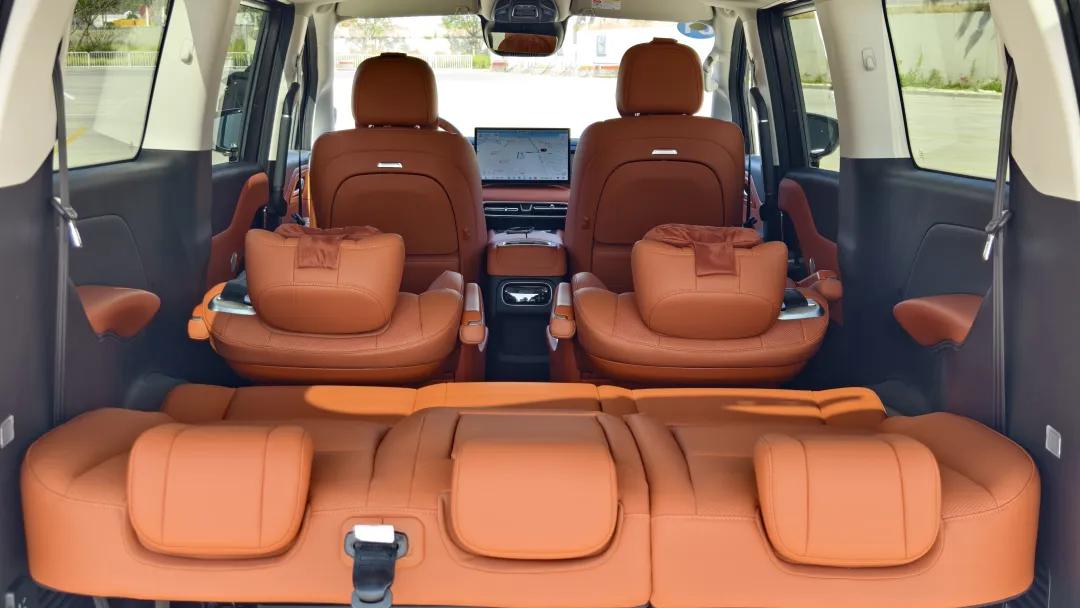 5.3米长的增程MPV才12.98万，摊到每个座位不到两万！