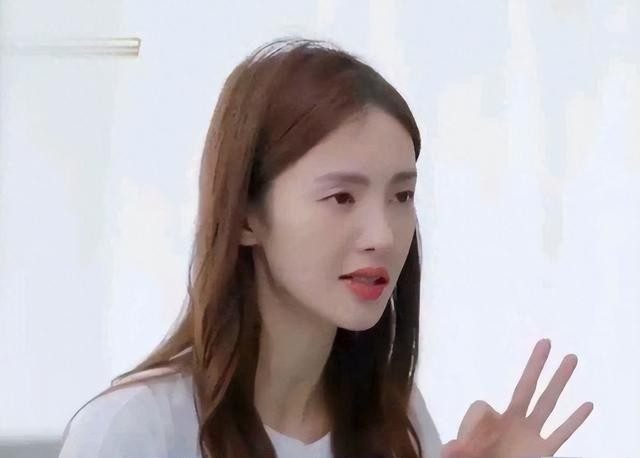 瘦到见骨、全身涂白、假牙泛滥，女明星自残式内卷何时到尽头