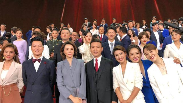 央视主持人大赛开赛！撒贝宁退出，邹韵谈吐成门面，董卿呼声很高