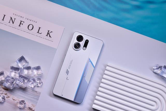 OPPO K13 Turbo Pro圖賞：疾風掠「銀」，高光在握！