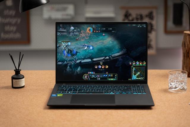 華碩無畏Pro16 2025體驗分享：一本全能，年輕人的多場景搭子