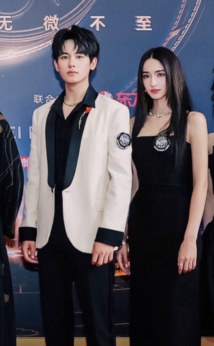 胡先煦李宛妲再陷恋情传闻，一条项链掀起全网热议