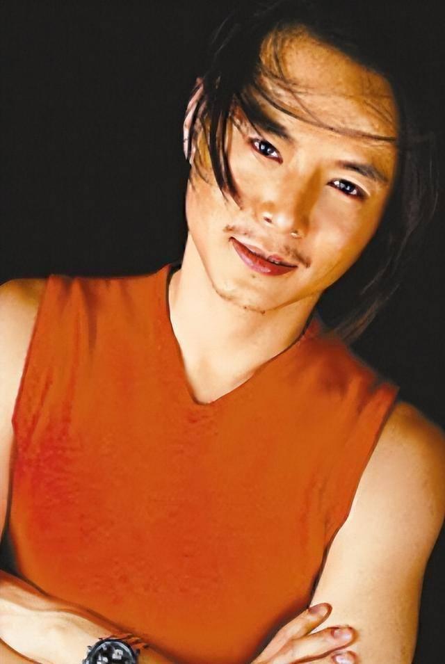 他是80年代当红歌手,上过央视春晚,却失踪14年,至今生死未卜!