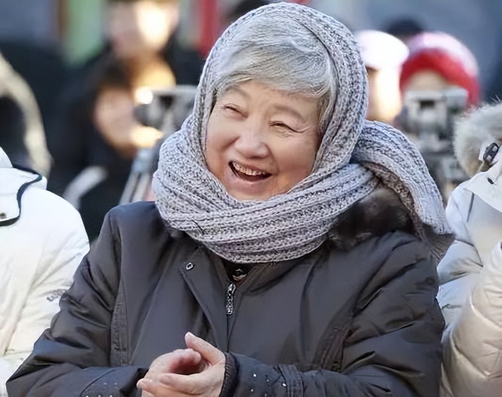 定居美国10余年，78岁却回国“捞金”，这就是人民口中\老艺术家\