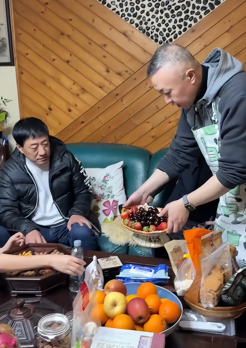演员马晓峰办家宴!患癌后遗症说不清话,老友王一楠姚安濂来探望
