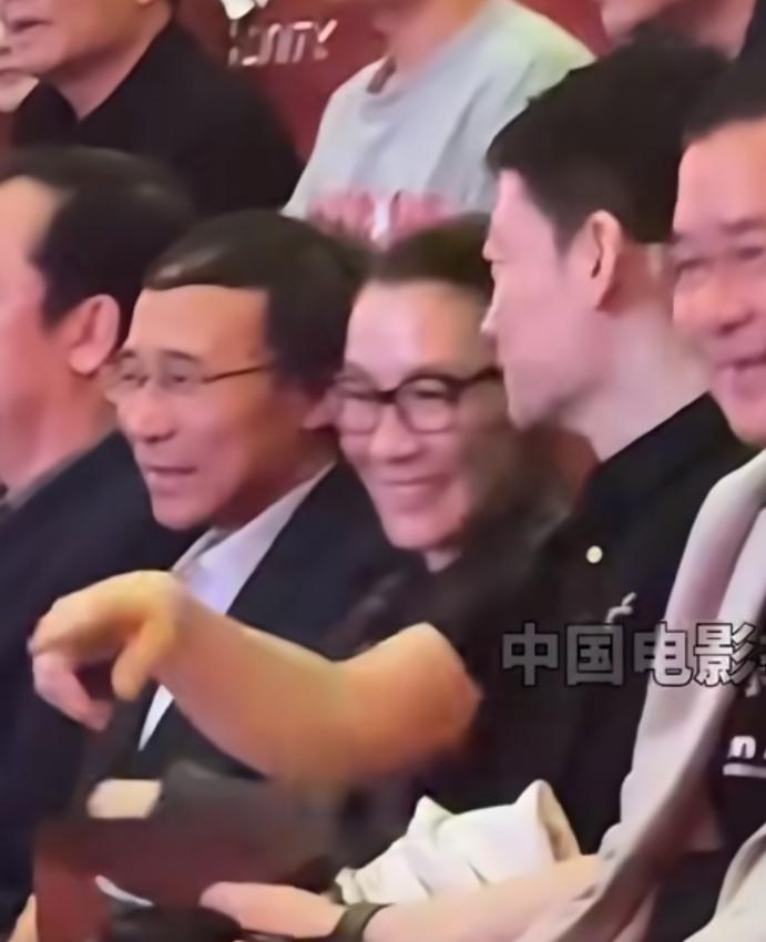 看了《阿凡达3》首映礼，才知道：“豪门贵妇”和影后的区别！