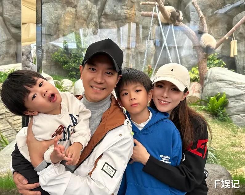 黎诺懿带太太到内地商场购物 路人赞其有气质在人群中容易辨认