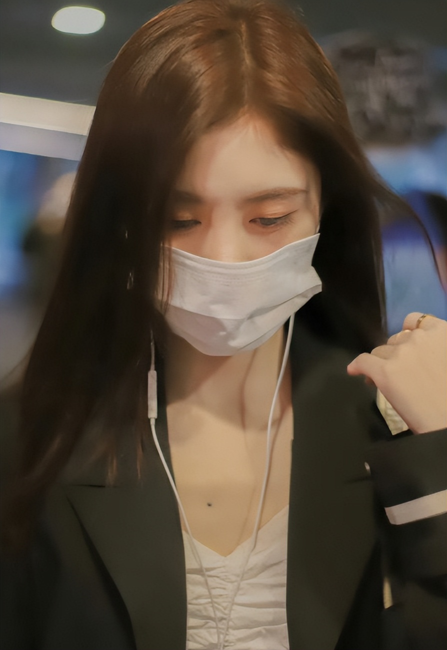 这下麻烦大了！与老东家反目，鞠婧祎迎3大噩耗，搞不好或被判刑