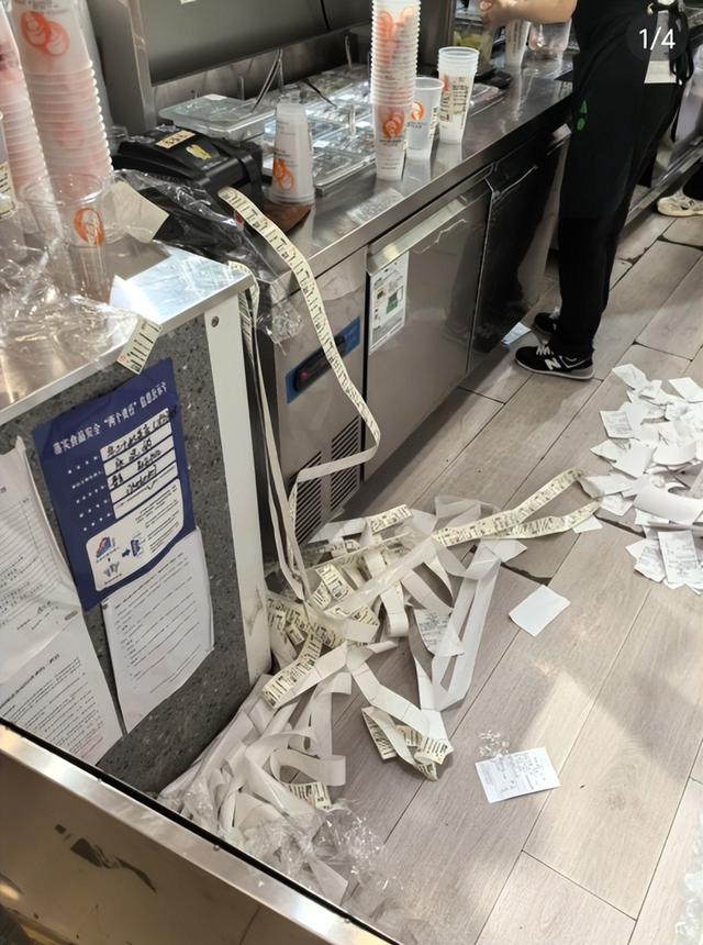 看完這波外賣大戰，我感覺下半年喝奶茶不用掏錢了