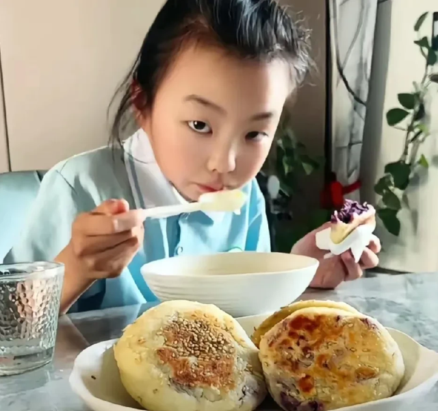 田静与网友互动，透露与许敏不和的原因，与大家想象的不一致