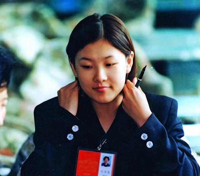 恩爱了23年，73岁的梁锦松开始衰老萎缩，47岁的伏明霞还风韵犹存