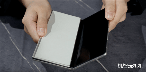 国产第二款三折叠屏手机发布!这设计感觉比华为更好?