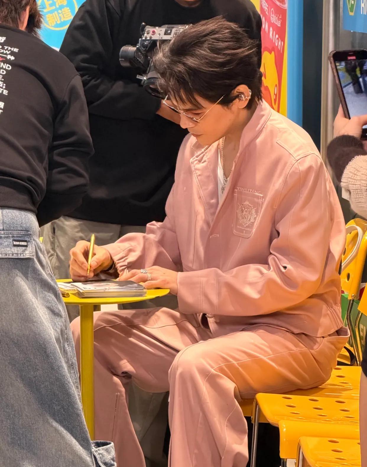 我去!向佐怎么越来越帅了?霸道总裁的既视感,原来他也是帅哥