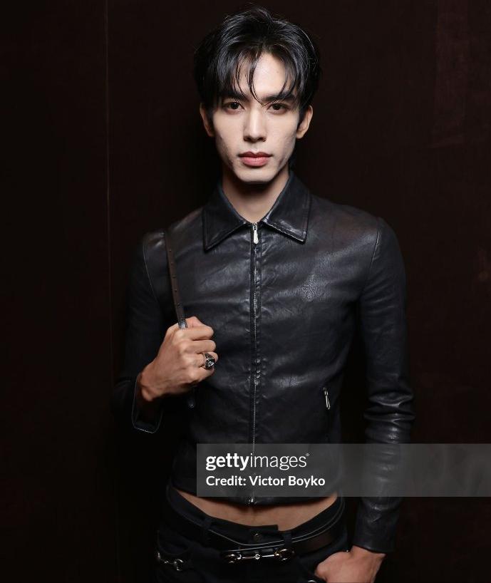 美男变大姨？又一明星步入苏有朋后尘，这些男星的畸形审美太离谱